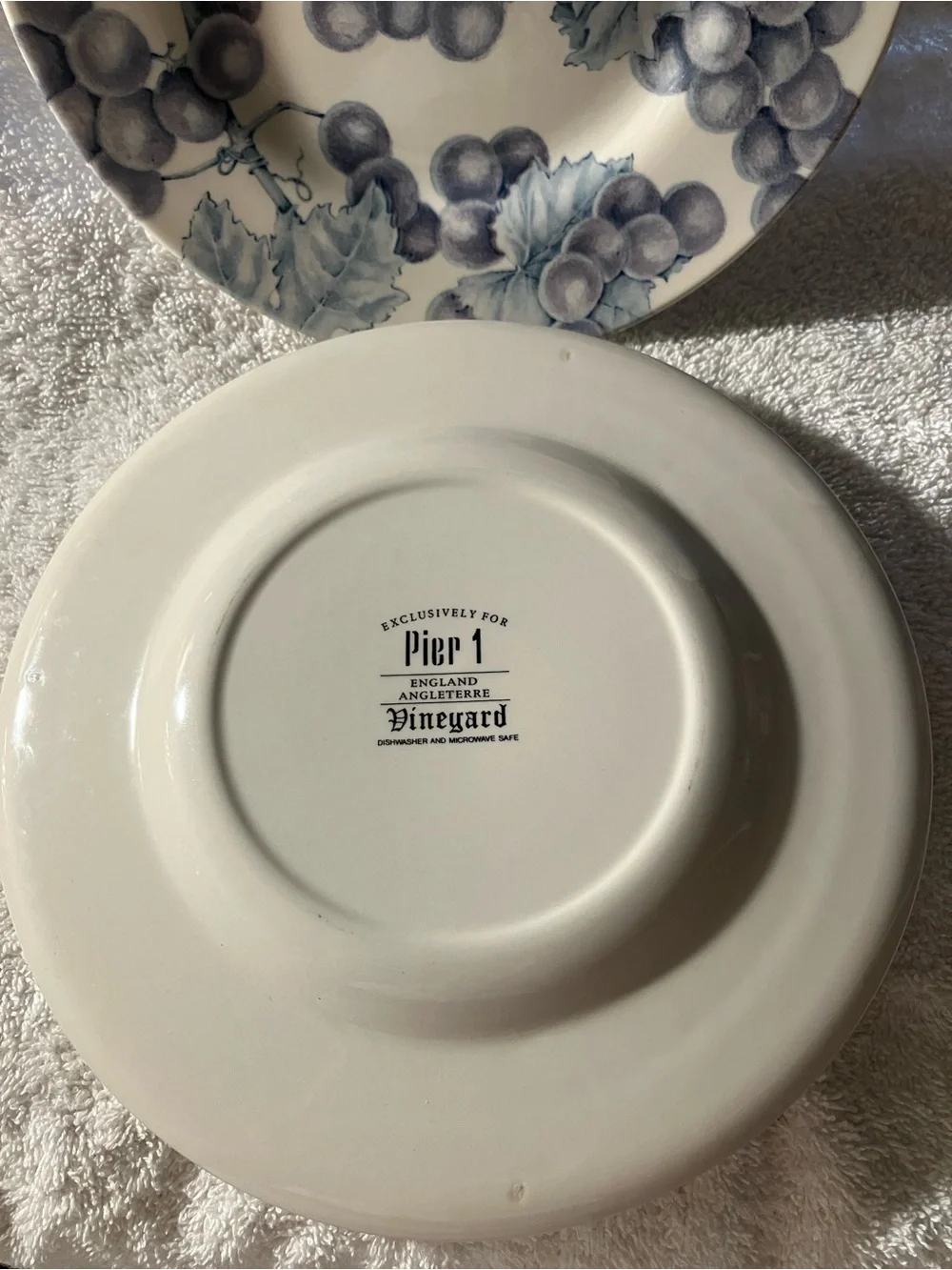 3 Pier 1 England Angleterre Vineyard Appetizer 8 1/2” Plates